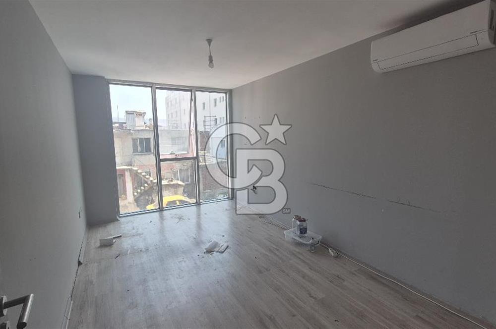 Bayraklı Adliye Yakını Doğa Plazada 82 m2 Geniş 2+1 Kiralık Ofis