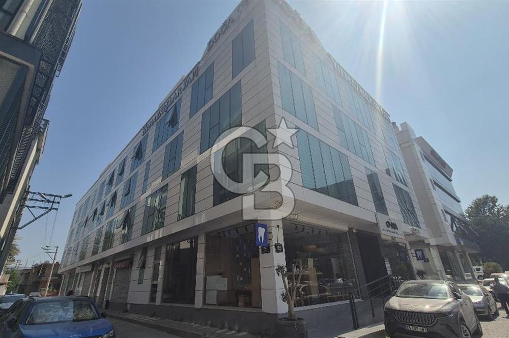Bayraklı Adliye Yakını Doğa Plazada 82 m2 Geniş 2+1 Kiralık Ofis