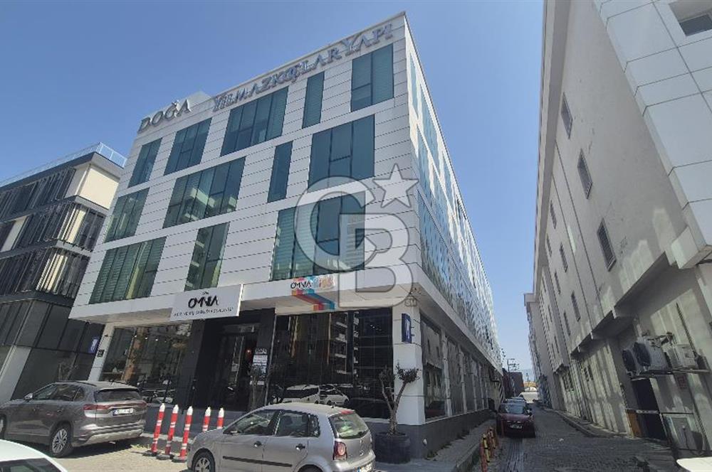 Bayraklı Adliye Yakını Doğa Plazada 82 m2 Geniş 2+1 Kiralık Ofis