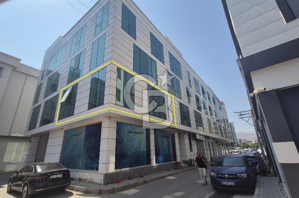 Bayraklı Adliye Yakını Doğa Plazada 82 m2 Geniş 2+1 Kiralık Ofis