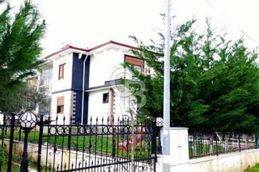 EDREMİT AVCILARDA BÜYÜK BAHÇE KULLANIMLI VİLLA