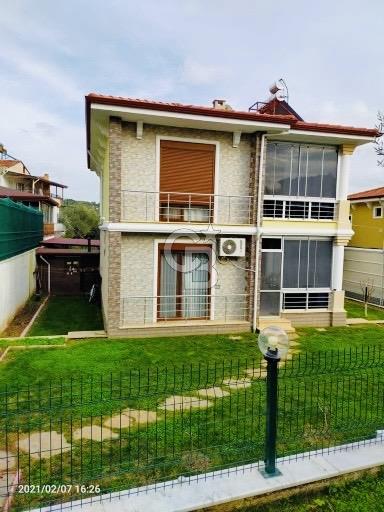 EDREMİT AVCILARDA BÜYÜK BAHÇE KULLANIMLI VİLLA