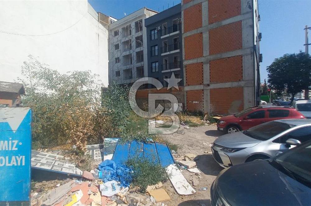 Ataşehir'de eski havaalanı  caddesi tramvay durağı karşısında 4 kat imarlı satılık arsa