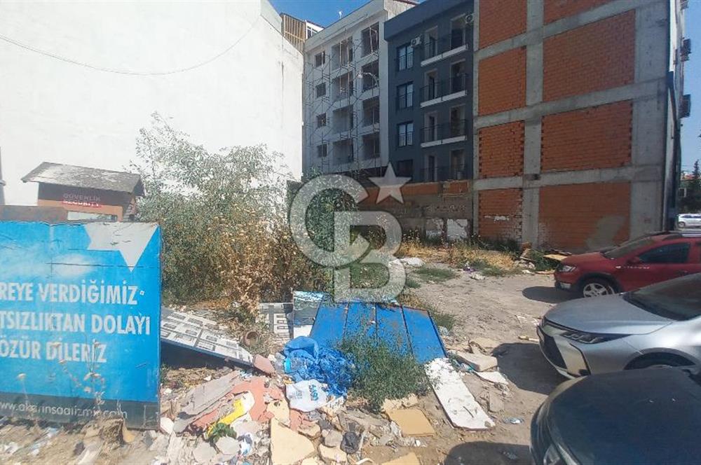 Ataşehir'de eski havaalanı  caddesi tramvay durağı karşısında 4 kat imarlı satılık arsa