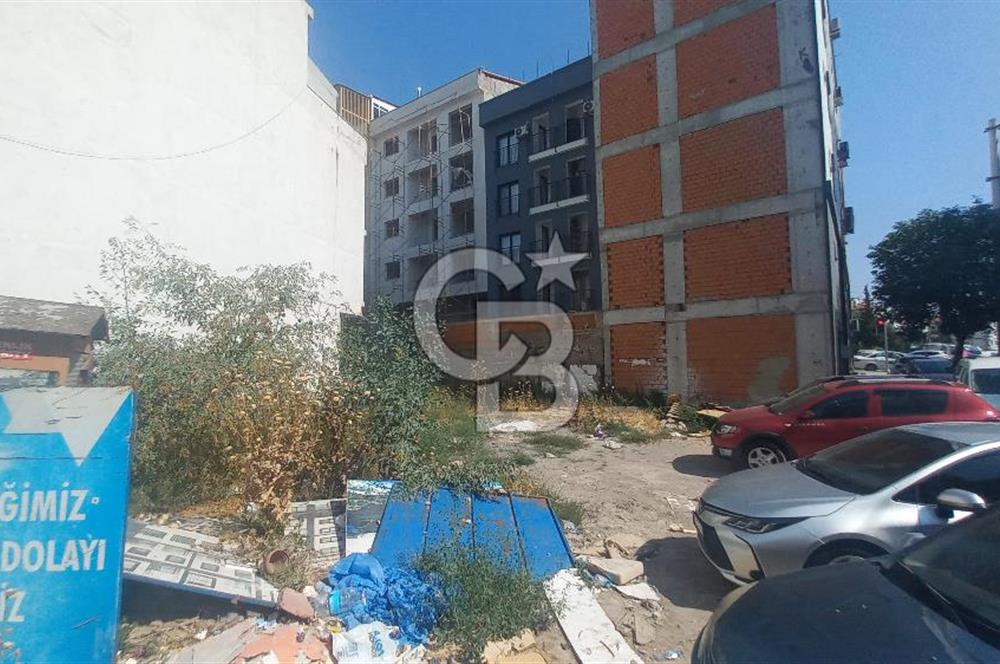 Ataşehir'de eski havaalanı  caddesi tramvay durağı karşısında 4 kat imarlı satılık arsa