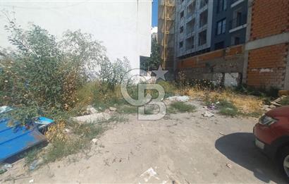 Ataşehir'de eski havaalanı  caddesi tramvay durağı karşısında 4 kat imarlı satılık arsa