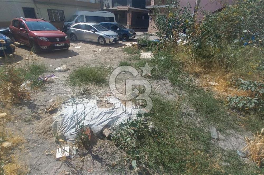 Ataşehir'de eski havaalanı  caddesi tramvay durağı karşısında 4 kat imarlı satılık arsa
