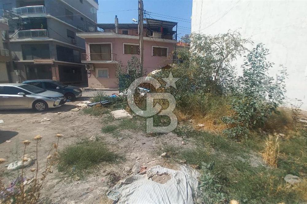 Ataşehir'de eski havaalanı  caddesi tramvay durağı karşısında 4 kat imarlı satılık arsa