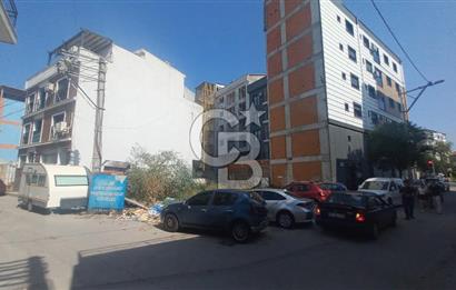 Ataşehir'de eski havaalanı  caddesi tramvay durağı karşısında 4 kat imarlı satılık arsa