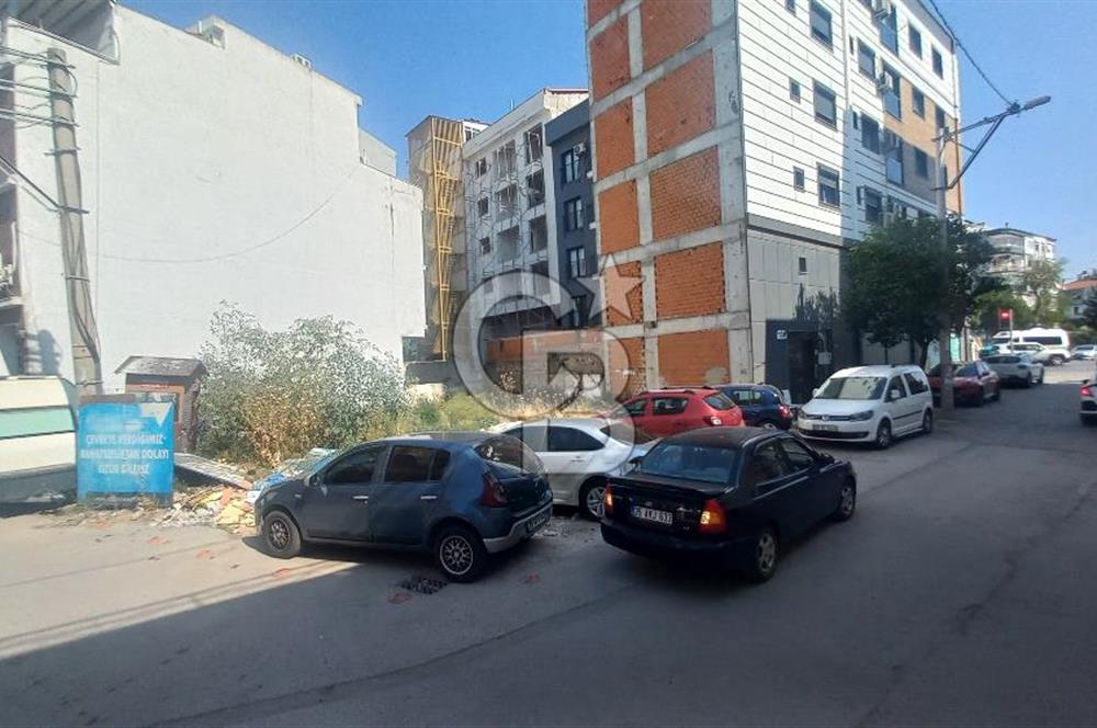 Ataşehir'de eski havaalanı  caddesi tramvay durağı karşısında 4 kat imarlı satılık arsa
