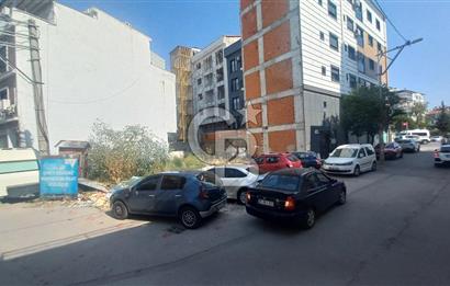 Ataşehir'de eski havaalanı  caddesi tramvay durağı karşısında 4 kat imarlı satılık arsa