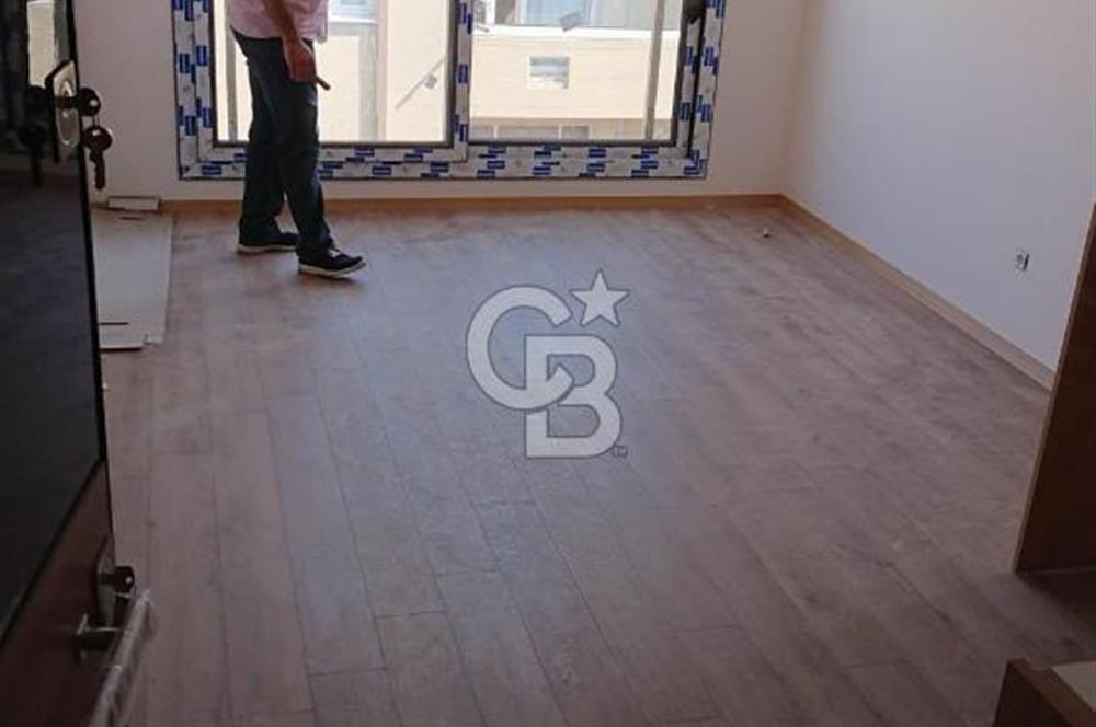 Balçova'da Satılık Üniversite Yakını Geniş 1+1 Daire