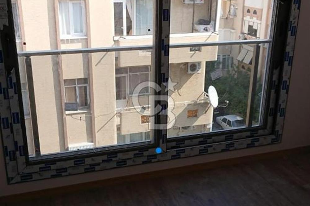 Balçova'da Satılık Üniversite Yakını Geniş 1+1 Daire