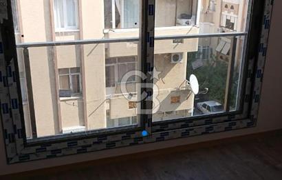 Balçova'da Satılık Üniversite Yakını Geniş 1+1 Daire