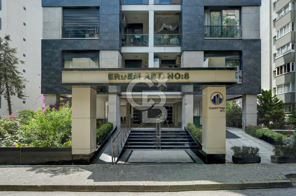 KOZYATAĞI MERKEZ 220 M2 4+1 GENÇ BİNA MÜKEMMEL LOKASYON