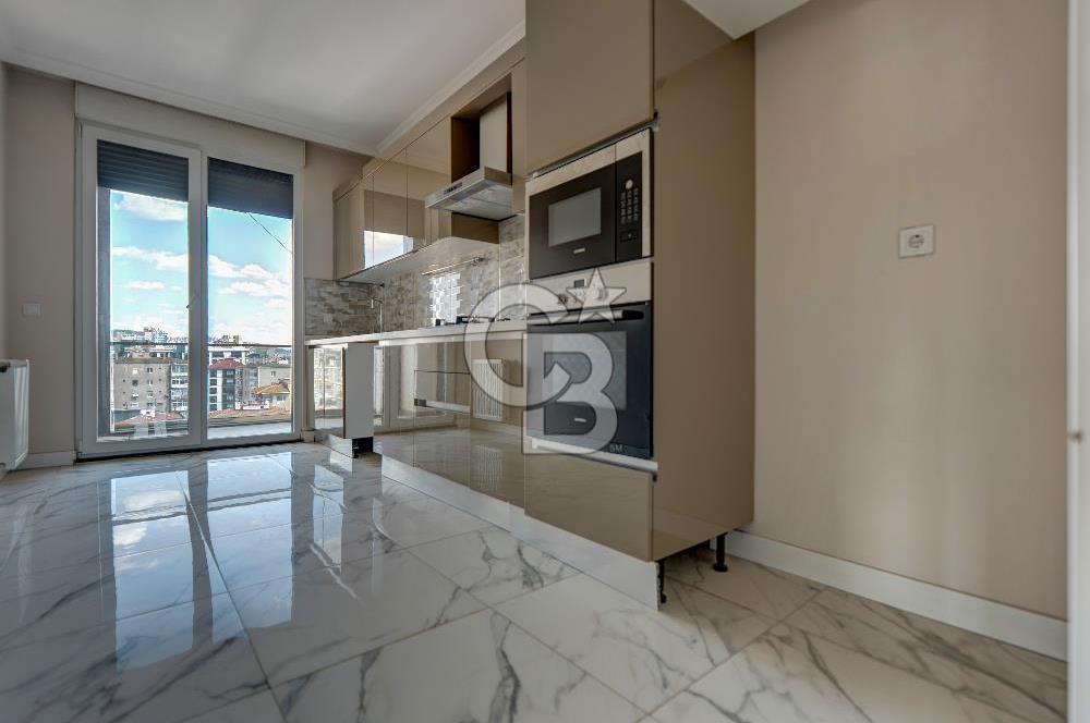 KOZYATAĞI MERKEZ 220 M2 4+1 GENÇ BİNA MÜKEMMEL LOKASYON