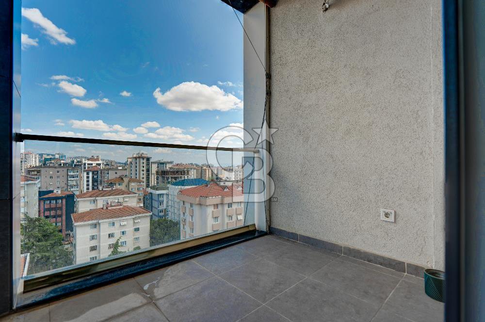 KOZYATAĞI MERKEZ 220 M2 4+1 GENÇ BİNA MÜKEMMEL LOKASYON