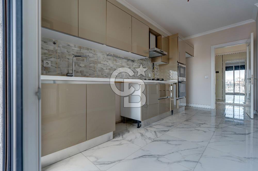 KOZYATAĞI MERKEZ 220 M2 4+1 GENÇ BİNA MÜKEMMEL LOKASYON
