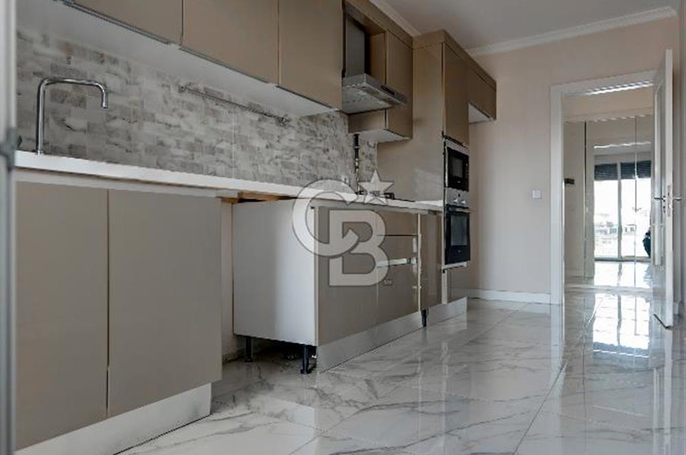 KOZYATAĞI MERKEZ 220 M2 4+1 GENÇ BİNA MÜKEMMEL LOKASYON
