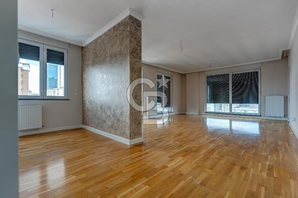 KOZYATAĞI MERKEZ 220 M2 4+1 GENÇ BİNA MÜKEMMEL LOKASYON