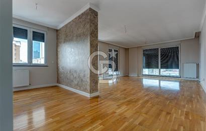 KOZYATAĞI MERKEZ 220 M2 4+1 GENÇ BİNA MÜKEMMEL LOKASYON