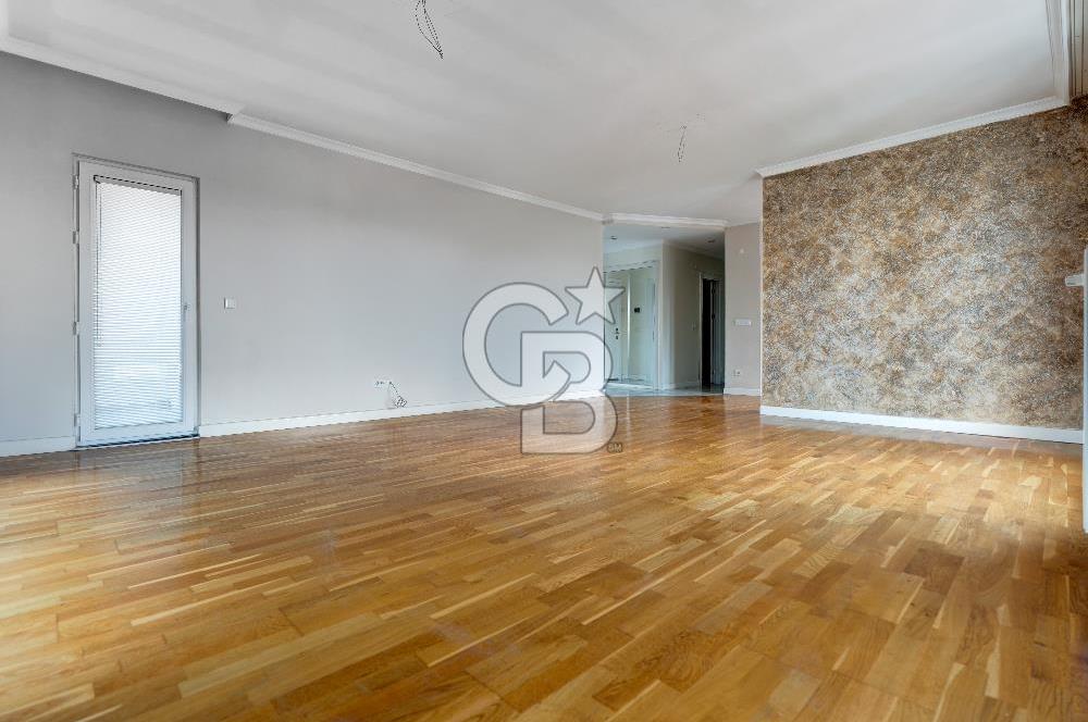 KOZYATAĞI MERKEZ 220 M2 4+1 GENÇ BİNA MÜKEMMEL LOKASYON