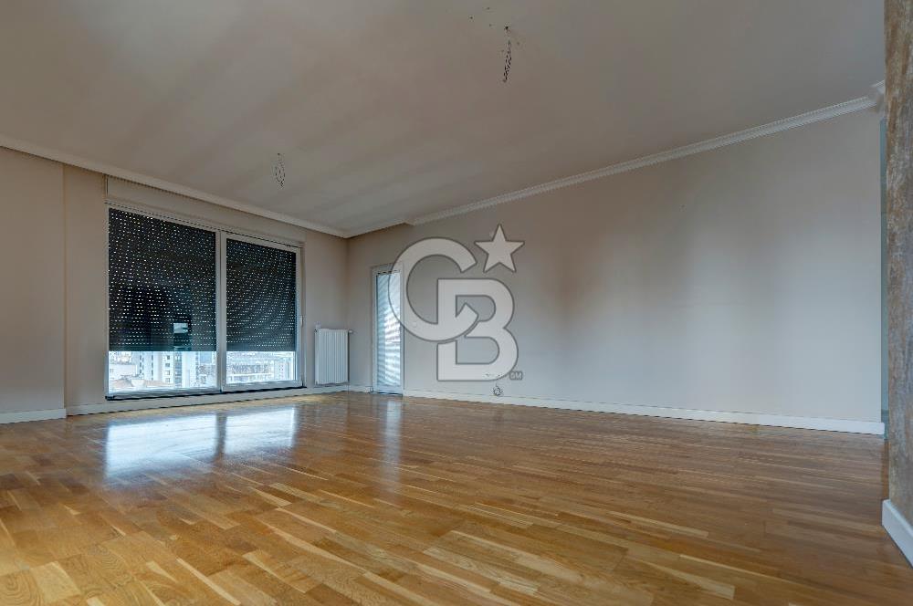 KOZYATAĞI MERKEZ 220 M2 4+1 GENÇ BİNA MÜKEMMEL LOKASYON