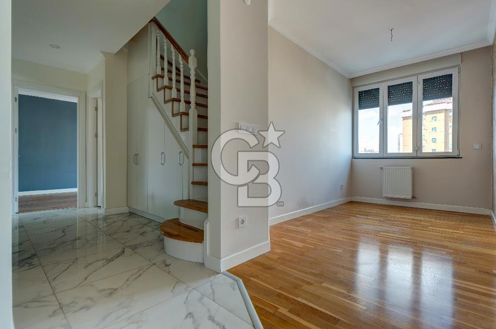 KOZYATAĞI MERKEZ 220 M2 4+1 GENÇ BİNA MÜKEMMEL LOKASYON