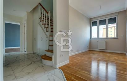 KOZYATAĞI MERKEZ 220 M2 4+1 GENÇ BİNA MÜKEMMEL LOKASYON