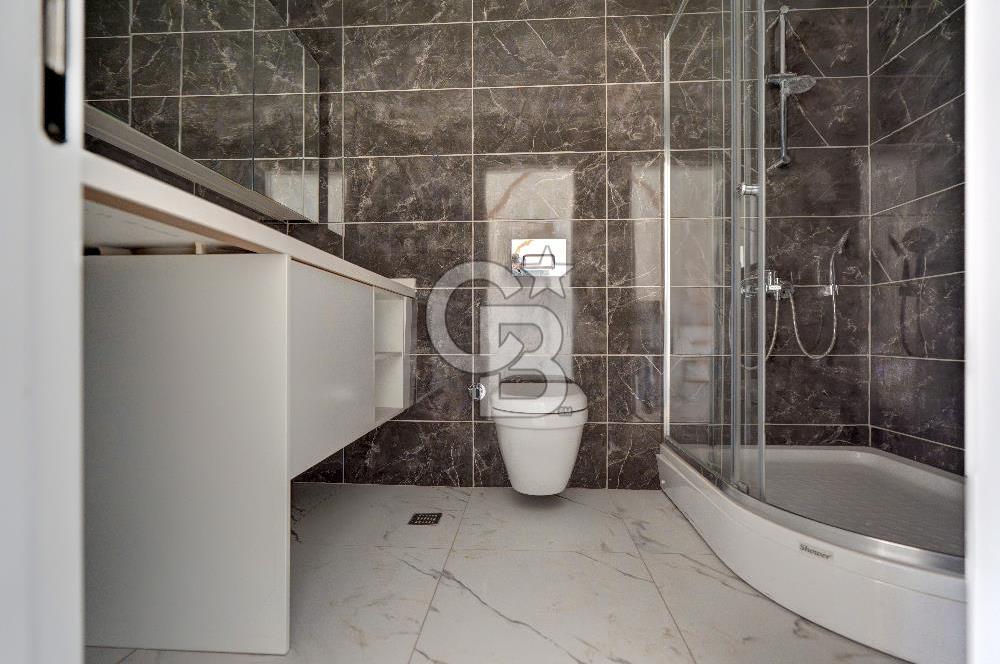 KOZYATAĞI MERKEZ 220 M2 4+1 GENÇ BİNA MÜKEMMEL LOKASYON