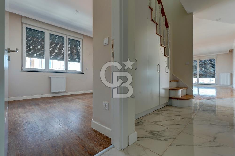 KOZYATAĞI MERKEZ 220 M2 4+1 GENÇ BİNA MÜKEMMEL LOKASYON