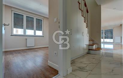 KOZYATAĞI MERKEZ 220 M2 4+1 GENÇ BİNA MÜKEMMEL LOKASYON