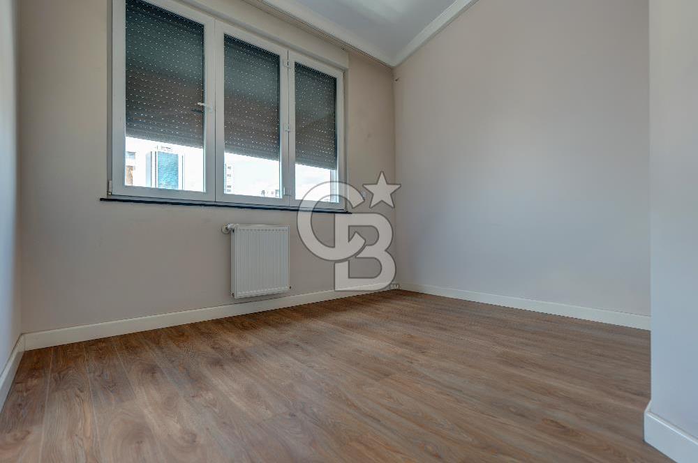 KOZYATAĞI MERKEZ 220 M2 4+1 GENÇ BİNA MÜKEMMEL LOKASYON