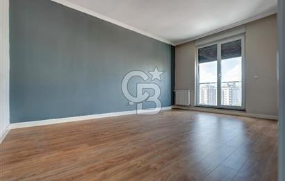 KOZYATAĞI MERKEZ 220 M2 4+1 GENÇ BİNA MÜKEMMEL LOKASYON
