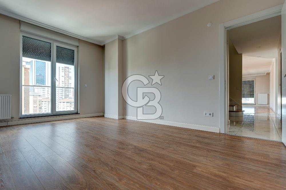 KOZYATAĞI MERKEZ 220 M2 4+1 GENÇ BİNA MÜKEMMEL LOKASYON