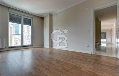 KOZYATAĞI MERKEZ 220 M2 4+1 GENÇ BİNA MÜKEMMEL LOKASYON