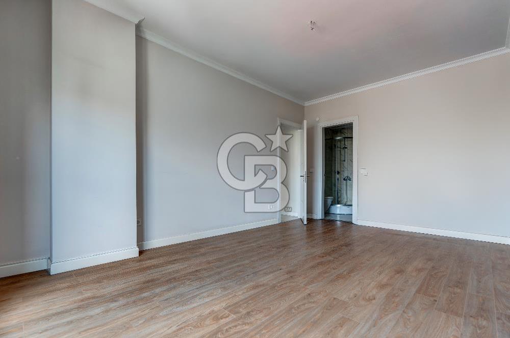 KOZYATAĞI MERKEZ 220 M2 4+1 GENÇ BİNA MÜKEMMEL LOKASYON