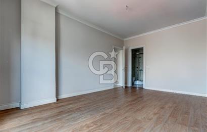 KOZYATAĞI MERKEZ 220 M2 4+1 GENÇ BİNA MÜKEMMEL LOKASYON