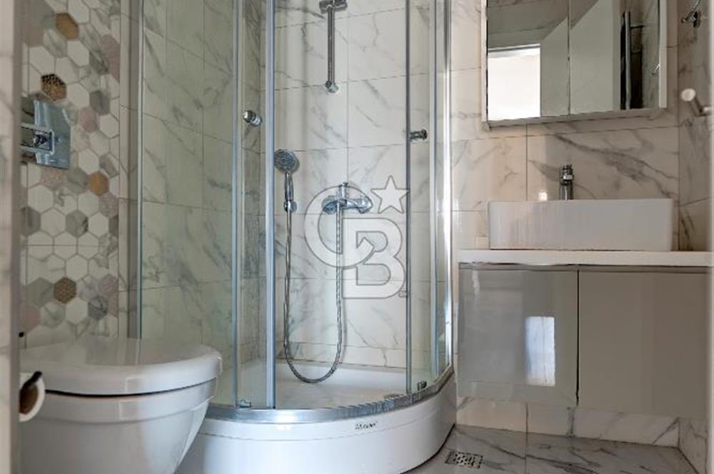 KOZYATAĞI MERKEZ 220 M2 4+1 GENÇ BİNA MÜKEMMEL LOKASYON