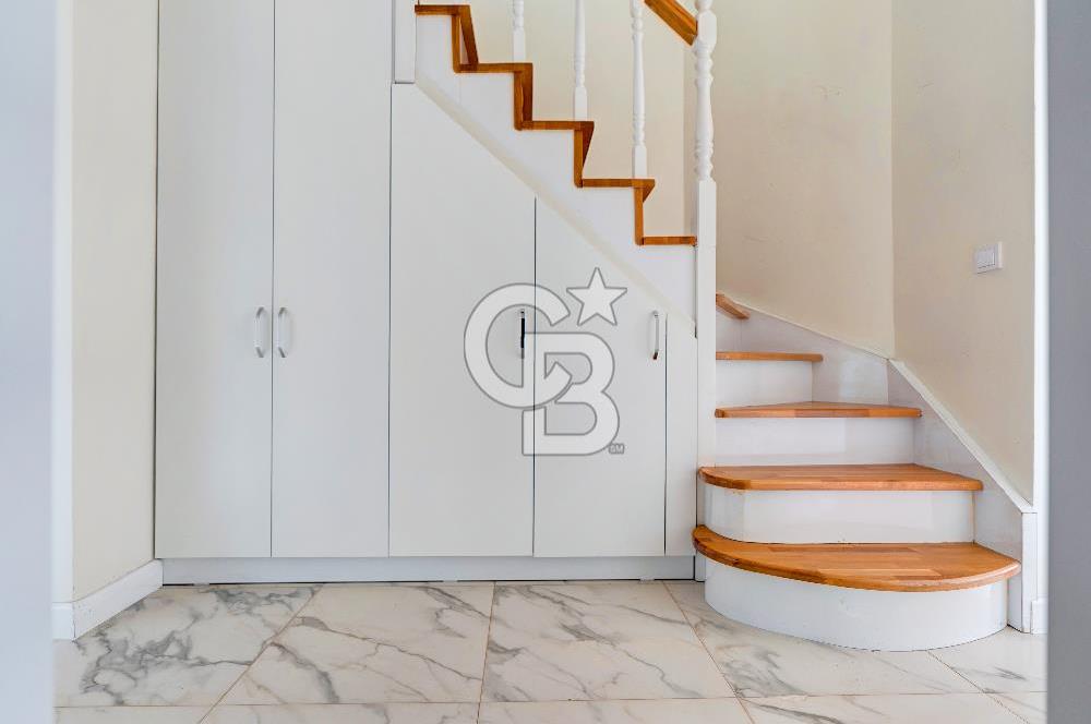 KOZYATAĞI MERKEZ 220 M2 4+1 GENÇ BİNA MÜKEMMEL LOKASYON