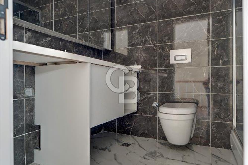 KOZYATAĞI MERKEZ 220 M2 4+1 GENÇ BİNA MÜKEMMEL LOKASYON