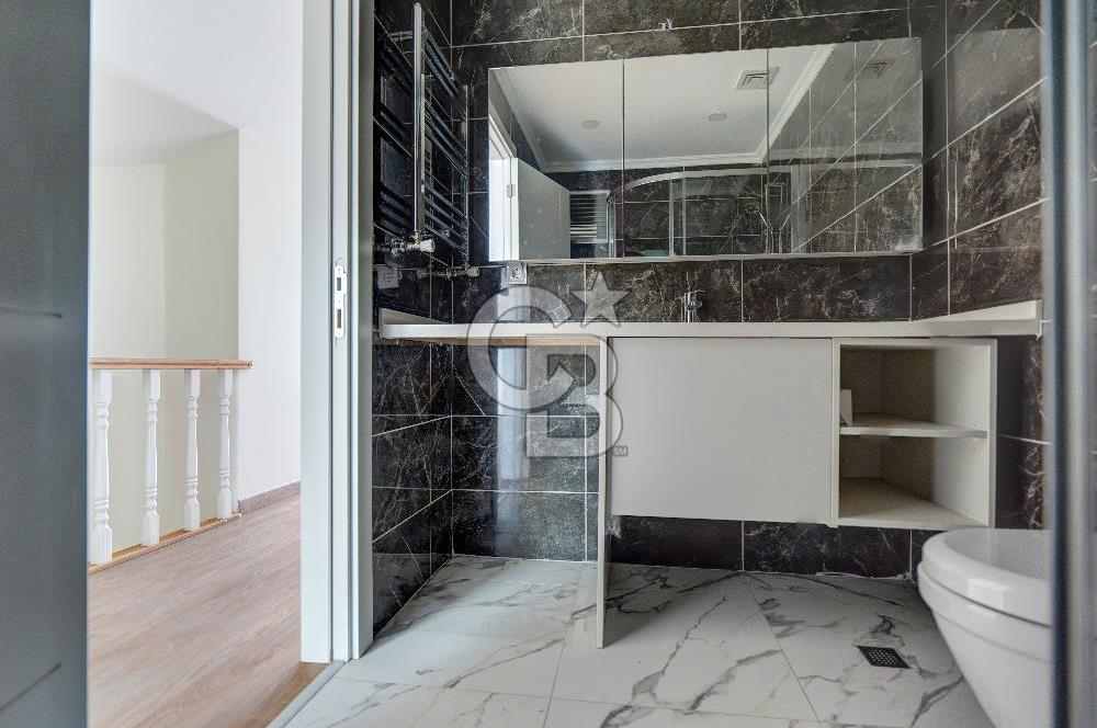 KOZYATAĞI MERKEZ 220 M2 4+1 GENÇ BİNA MÜKEMMEL LOKASYON