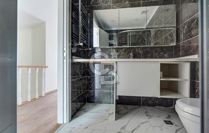KOZYATAĞI MERKEZ 220 M2 4+1 GENÇ BİNA MÜKEMMEL LOKASYON