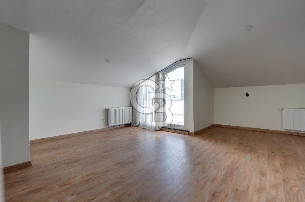 KOZYATAĞI MERKEZ 220 M2 4+1 GENÇ BİNA MÜKEMMEL LOKASYON