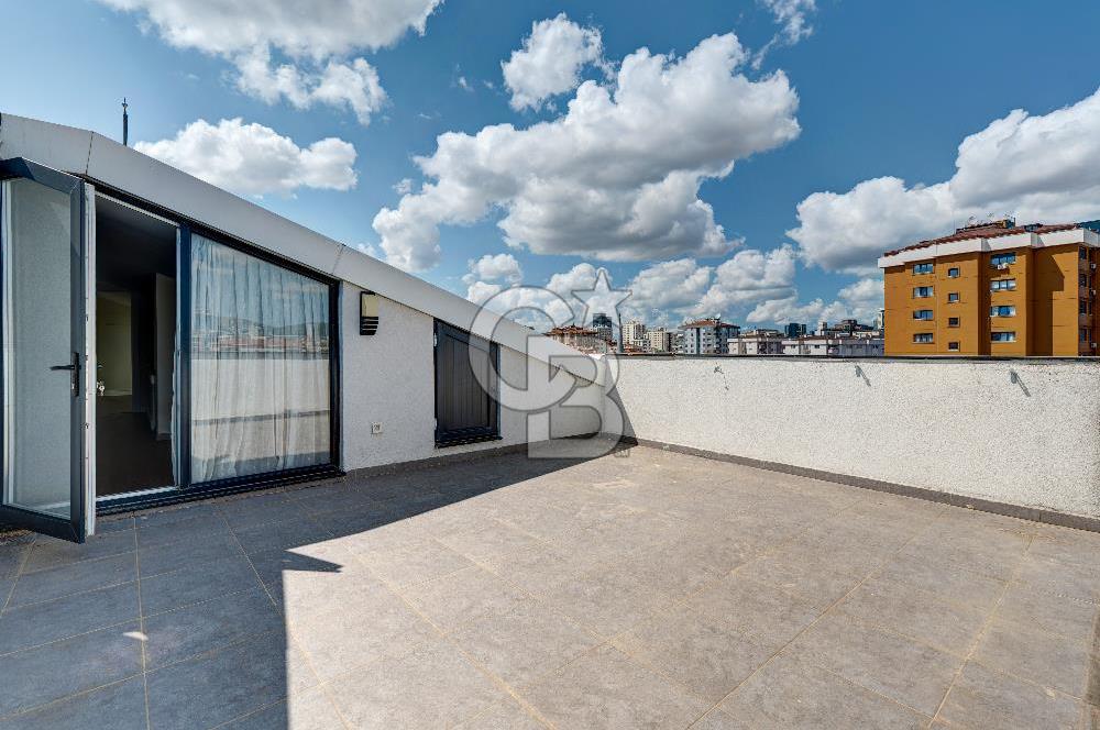 KOZYATAĞI MERKEZ 220 M2 4+1 GENÇ BİNA MÜKEMMEL LOKASYON