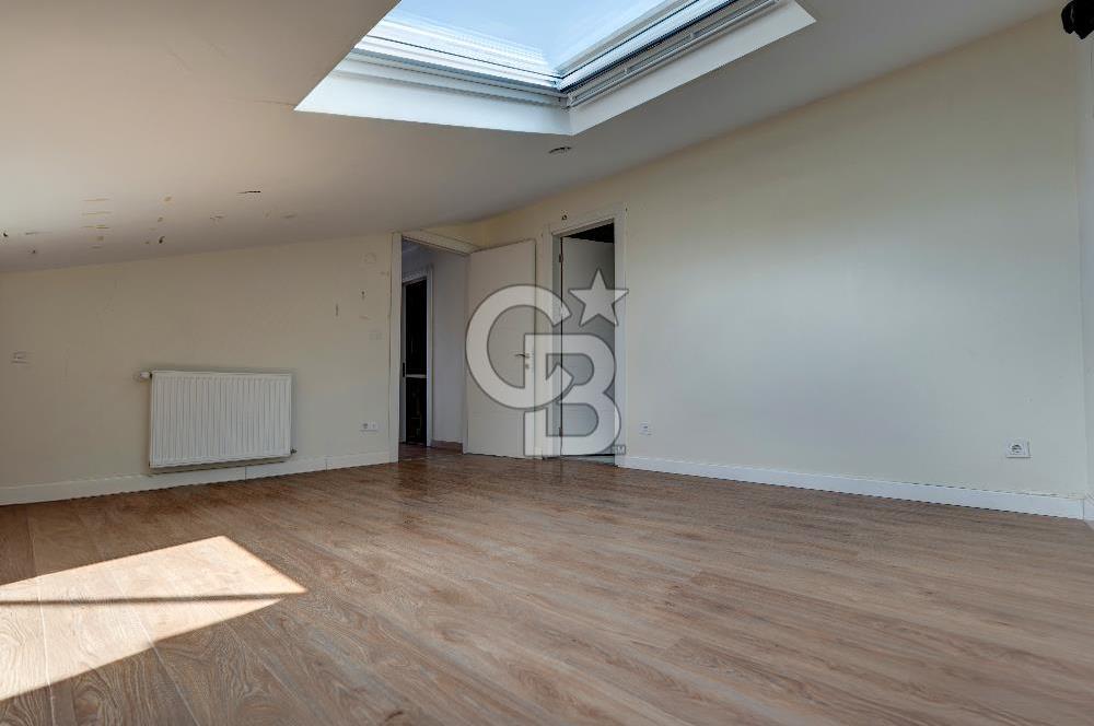 KOZYATAĞI MERKEZ 220 M2 4+1 GENÇ BİNA MÜKEMMEL LOKASYON