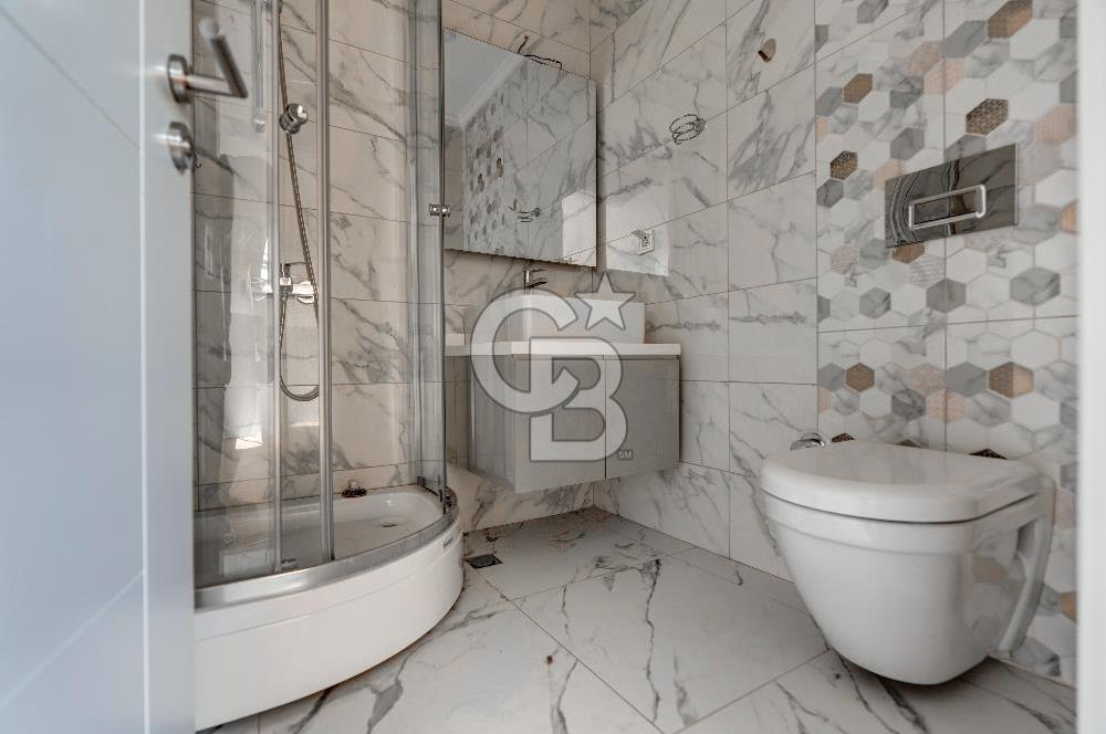 KOZYATAĞI MERKEZ 220 M2 4+1 GENÇ BİNA MÜKEMMEL LOKASYON