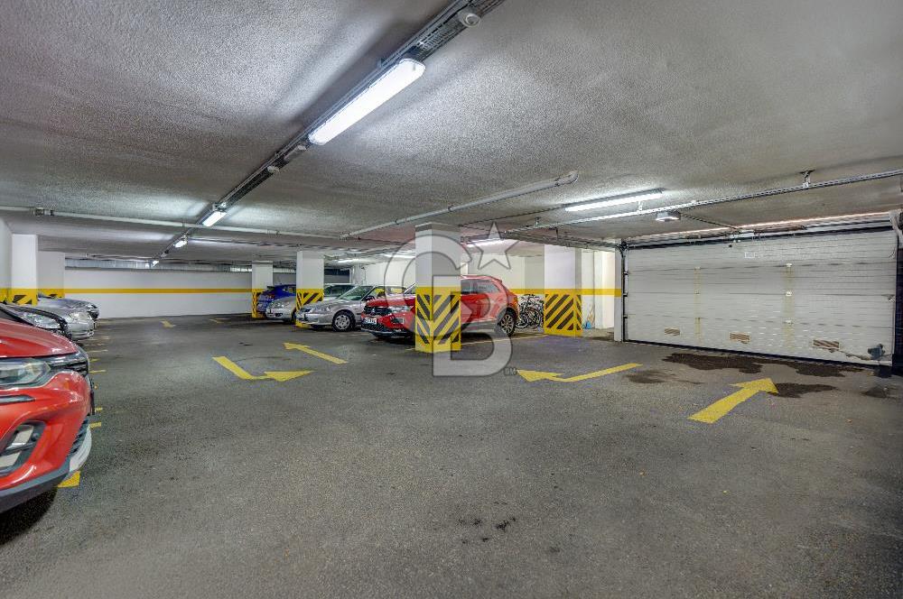 KOZYATAĞI MERKEZ 220 M2 4+1 GENÇ BİNA MÜKEMMEL LOKASYON