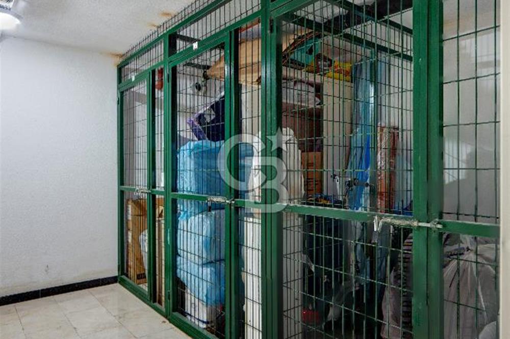 KOZYATAĞI MERKEZ 220 M2 4+1 GENÇ BİNA MÜKEMMEL LOKASYON