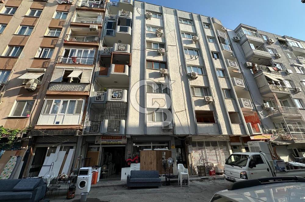 İzmir Yeşilyurt Vatan Mahallesinde Hastane Yakını Satılık Fırsat Daire
